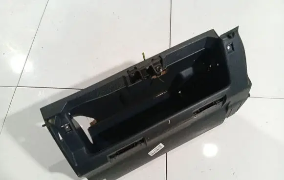Audi 80 90 B2 Glove box 811857095D
