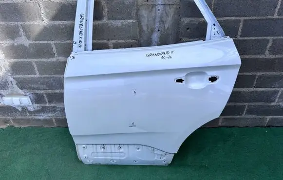 Opel Grandland X Rear door 