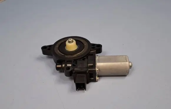 Mazda CX-5 Front door window regulator motor D6515858X
