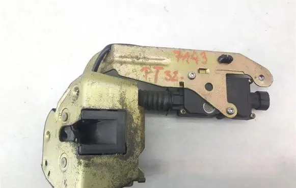 Peugeot 807 Rear door lock