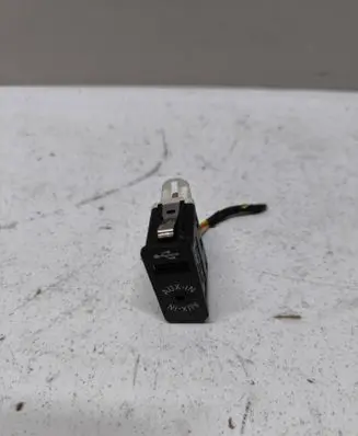BMW X3 F25 USB socket connector 9266607