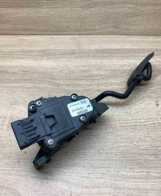 Nissan Almera N16 Accelerator throttle pedal 18002AU400 6PV008620