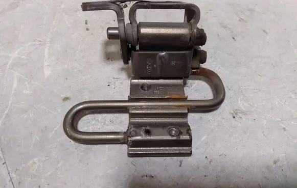 Audi A6 S6 C6 4F Rear door lower hinge 8E0833411