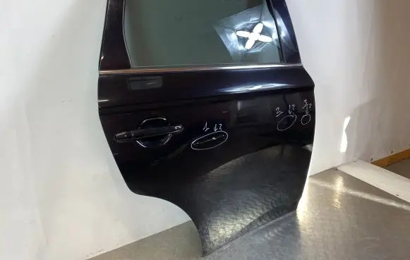 Mitsubishi Outlander Rear door