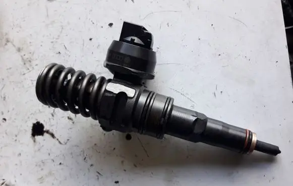 Volkswagen Sharan Fuel injector 038130073AG