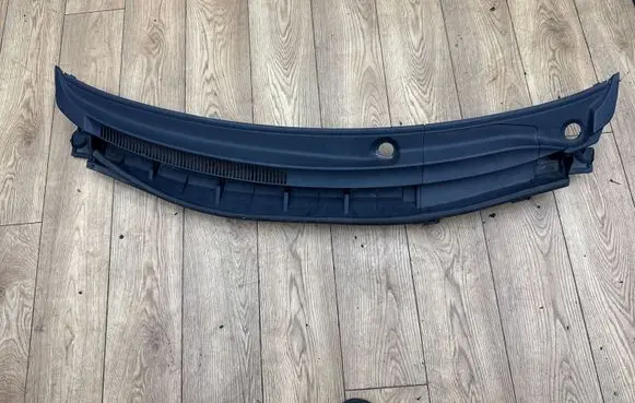 Toyota Auris 150 Wiper trim 5575102110