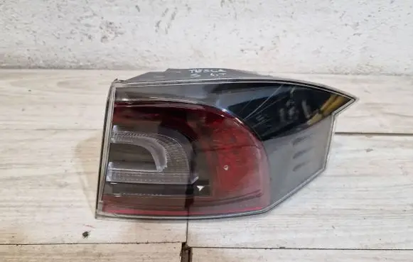 Tesla Model S Rear/tail lights 6005921-00-E