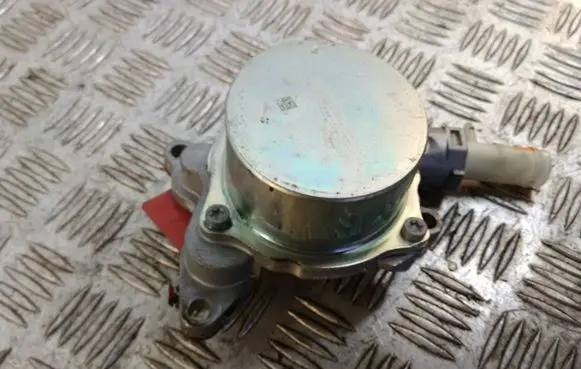 Nissan Navara D23 Vacuum pump 146508418R