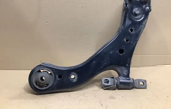 Lexus ES VII XZ10 Front lower control arm/wishbone W0107005