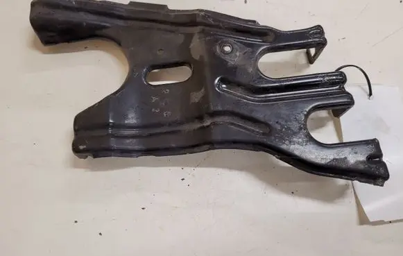 Mercedes-Benz C W203 Front bumper mounting bracket