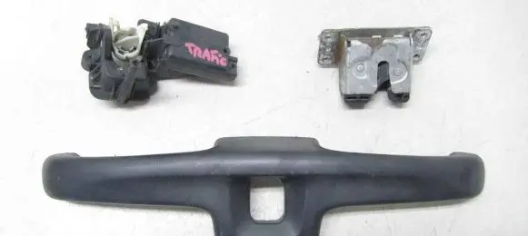 Renault Trafic II (X83) Tailgate lock latch 8200007345