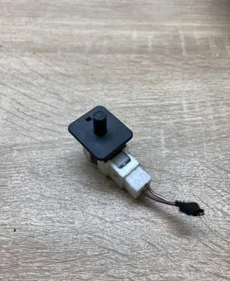 Mercedes-Benz E W211 Front door sensor 2028209410
