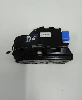 Volkswagen Touran II Rear door lock 3D4839016AD