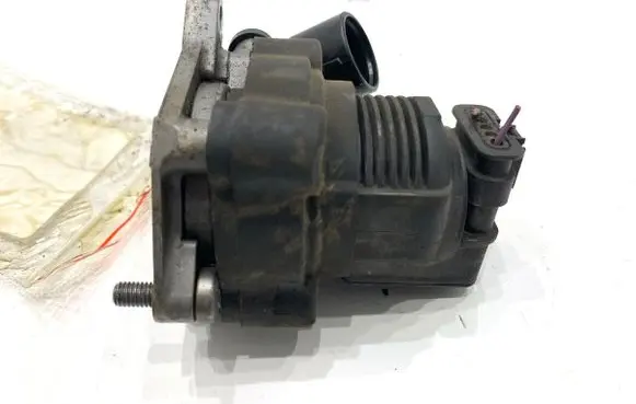 Volkswagen PASSAT B7 EGR valve 