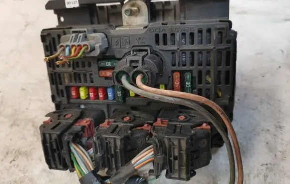 Peugeot 307 BSM Control unit 9656086080 S118983001J BSML0100