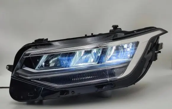 Volkswagen Tiguan Headlight/headlamp