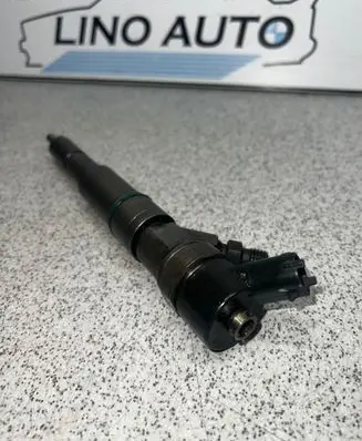 BMW 5 E39 Fuel injector 7785984 0445110047