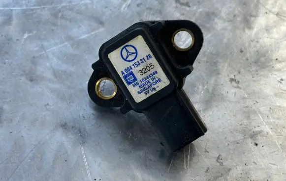 Mercedes-Benz E W211 Air pressure sensor A0041533128