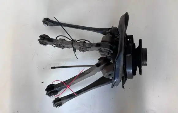 Rear wheel hub spindle/knuckle