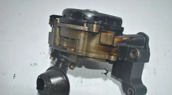 Volkswagen Touran I Oil pump 03C115105H