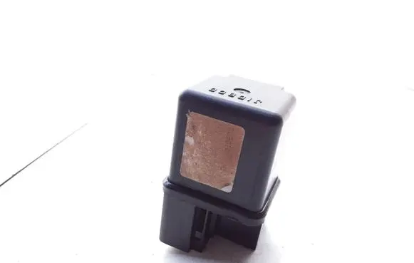 Nissan Primera Hazard warning light relay 