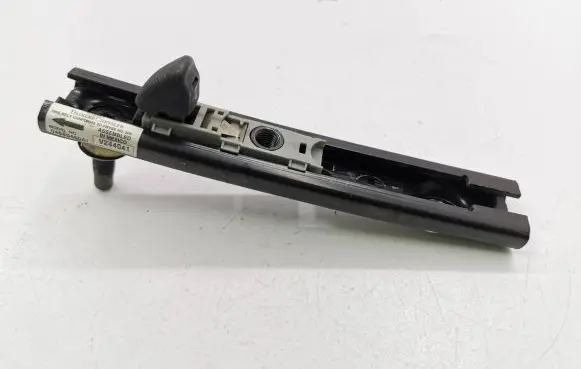 Chrysler Voyager Seat belt adjustment rail 04680460AI V244041