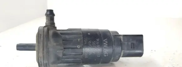 Audi A3 S3 8V Windscreen/windshield washer pump 1K6955651