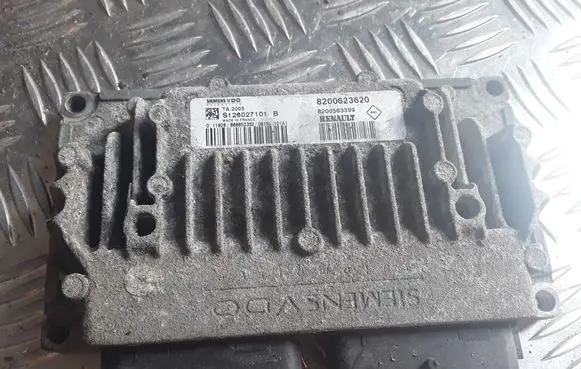 Renault Megane II Engine control unit/module S126024101 8200623620 8200563399