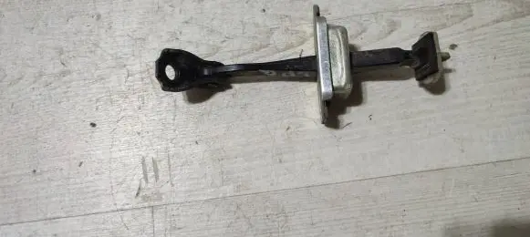 Nissan Qashqai Front door check strap stopper
