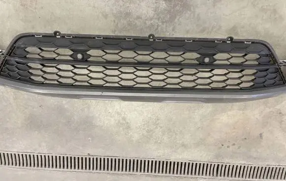 Volkswagen Tiguan Front bumper lip 