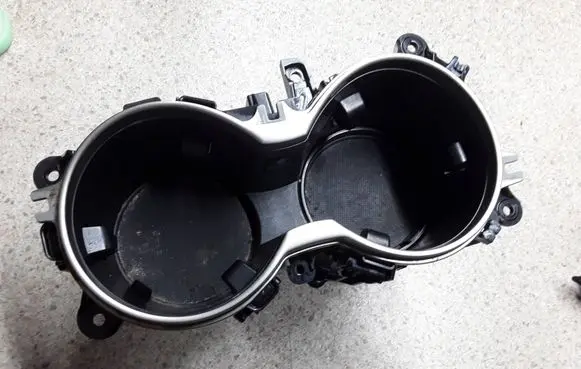 Cup holder front