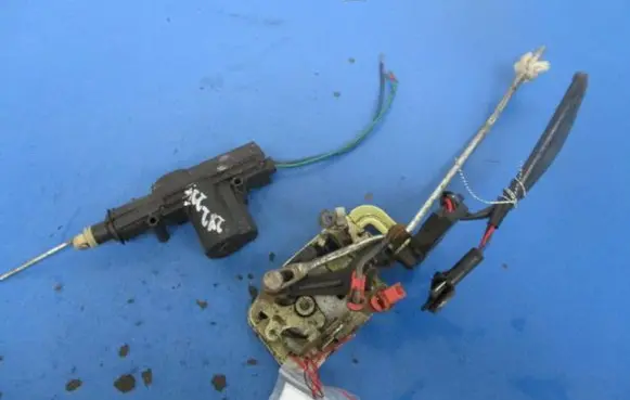 KIA Sportage Front door lock