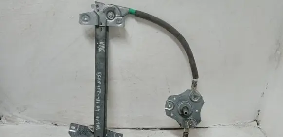 Rear door manual window regulator