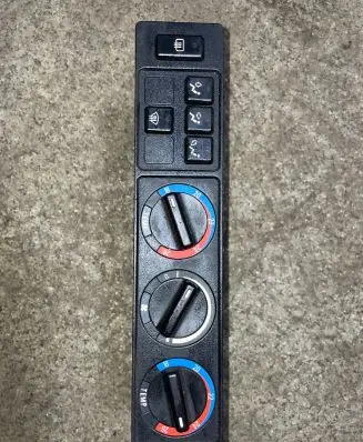 BMW 7 E32 Climate control unit 1390800 1388029 64111388029