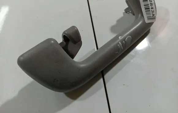 Toyota Yaris Rear interior roof grab handle L1020373