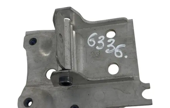 BMW 5 F10 F11 Radiator mount bracket 7186514