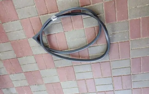 Front door rubber seal