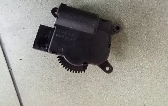 Opel Astra H Air flap motor/actuator 52406337 171006 30936920