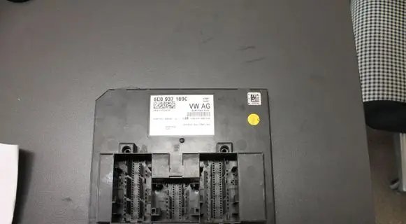 Volkswagen Polo VI Other control units/modules 6C0937189C