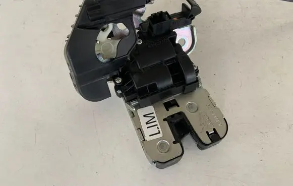 Audi A6 S6 C7 4G Tailgate/trunk/boot lock/catch/latch 4H0827505