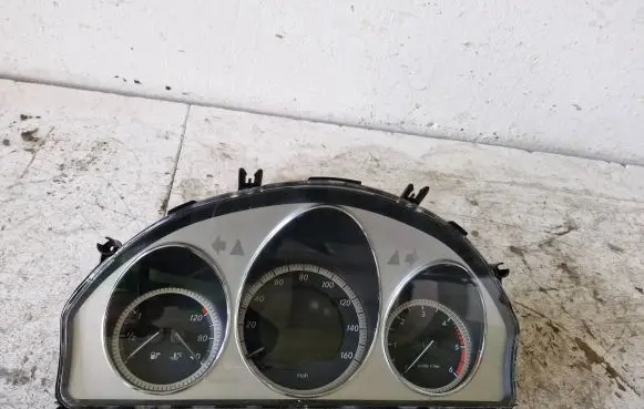 Mercedes-Benz C W204 Speedometer (instrument cluster) A2044400811