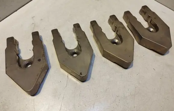 Nissan X-Trail T30 Fuel Injector clamp holder