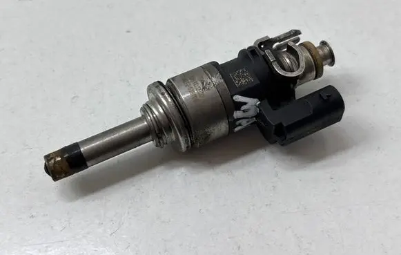 Porsche Macan (95B) Fuel injector 94611012830 1518911012