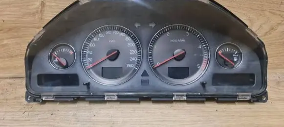 Volvo XC70 Speedometer (instrument cluster) 30682277