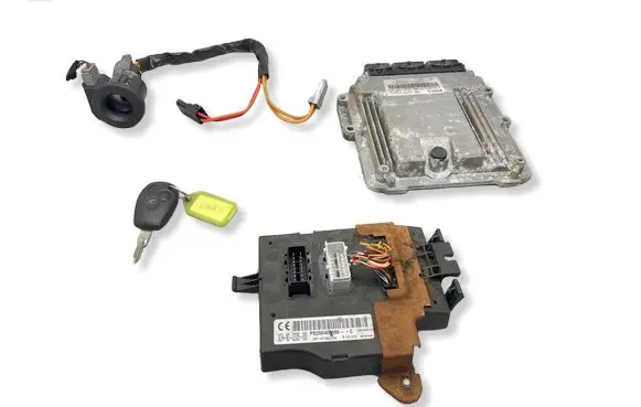 Renault Trafic II (X83) Engine ECU kit and lock set 0281014648 P8200409680C 820666516