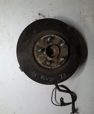 Hyundai Santa Fe Front wheel hub spindle knuckle