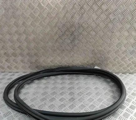 Audi TT TTS RS Mk3 8S Trunk rubber seal (body) 8S8827705