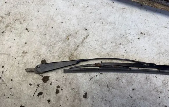 Volkswagen Sharan Front wiper blade arm 7M09557067707