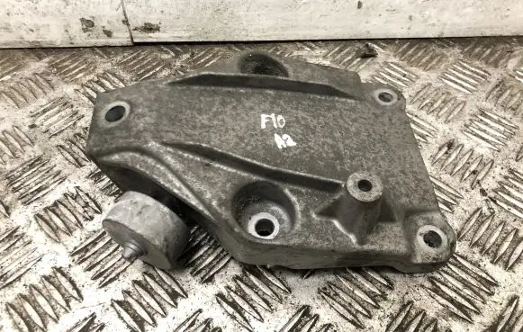 BMW 5 F10 F11 Engine mounting bracket 6777623