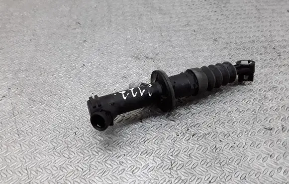 Renault Clio III Clutch master cylinder 8200436137